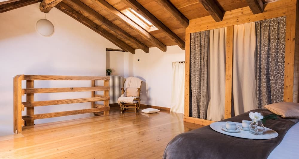 JOIVY Antica Regina del Lago di Como