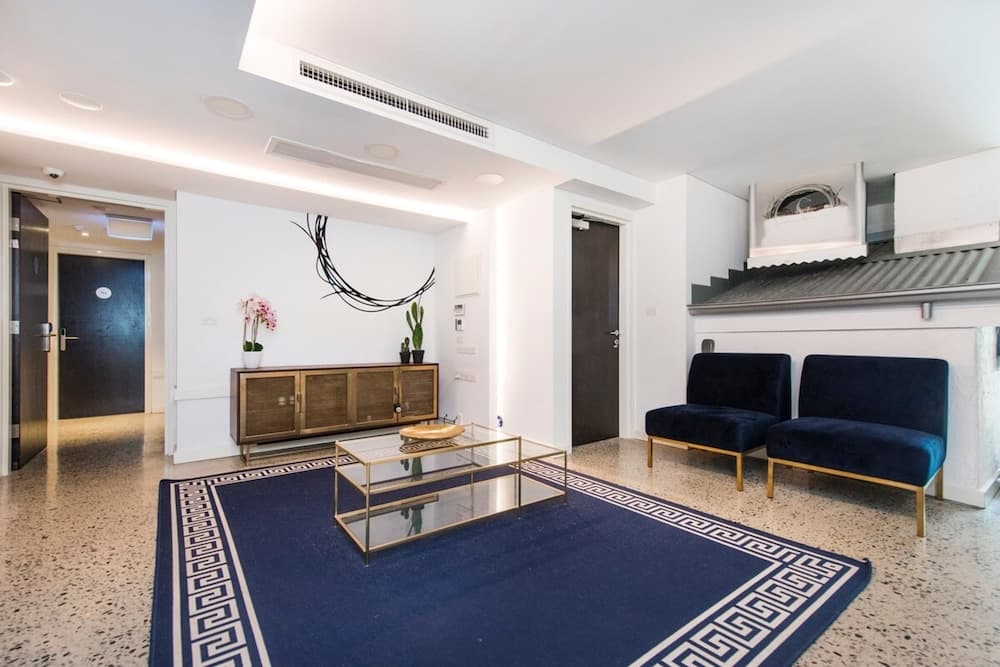 Elegant Studio With Fantastic Rooftop Views