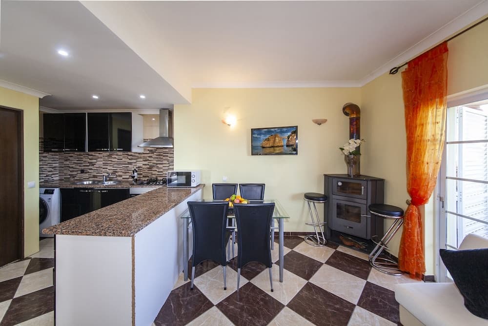 B47 - Walkway Beachview Place