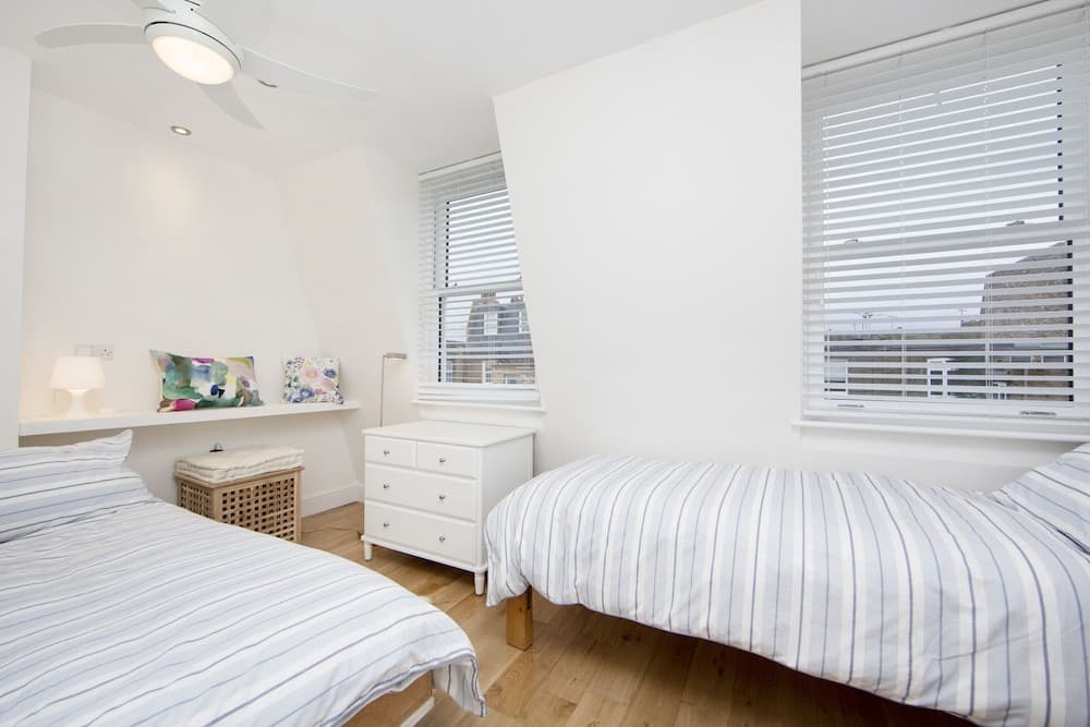 Popular and Charismatic Apartment a Short Walk to The Thames