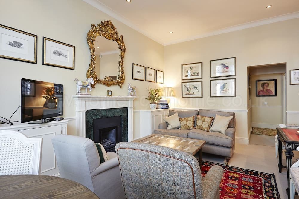 Kensington - Comfortable two Bedroom Ground Floor Property - 3 Beds