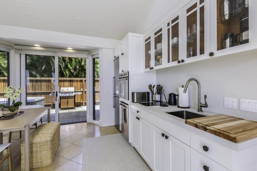 Hale Nanea 1 Bedroom Home by RedAwning