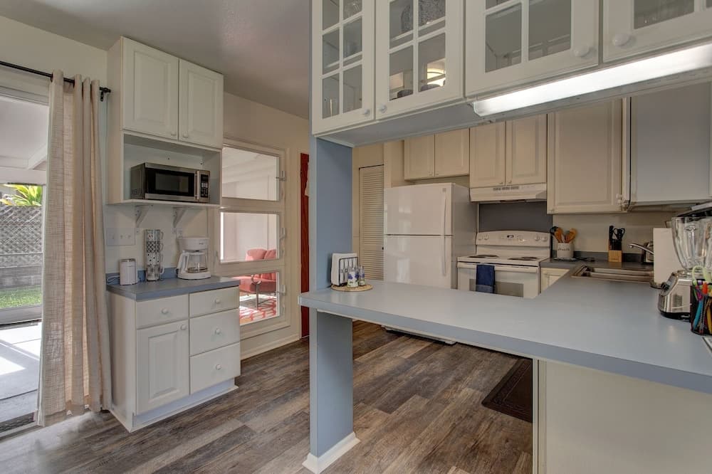 Hilo Hale Kaumana 3 Bedroom Home by RedAwning