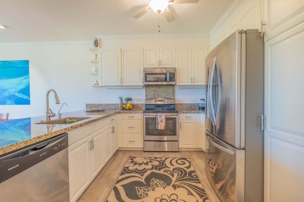 Hale Emmalani #311 2 Bedroom Condo by RedAwning