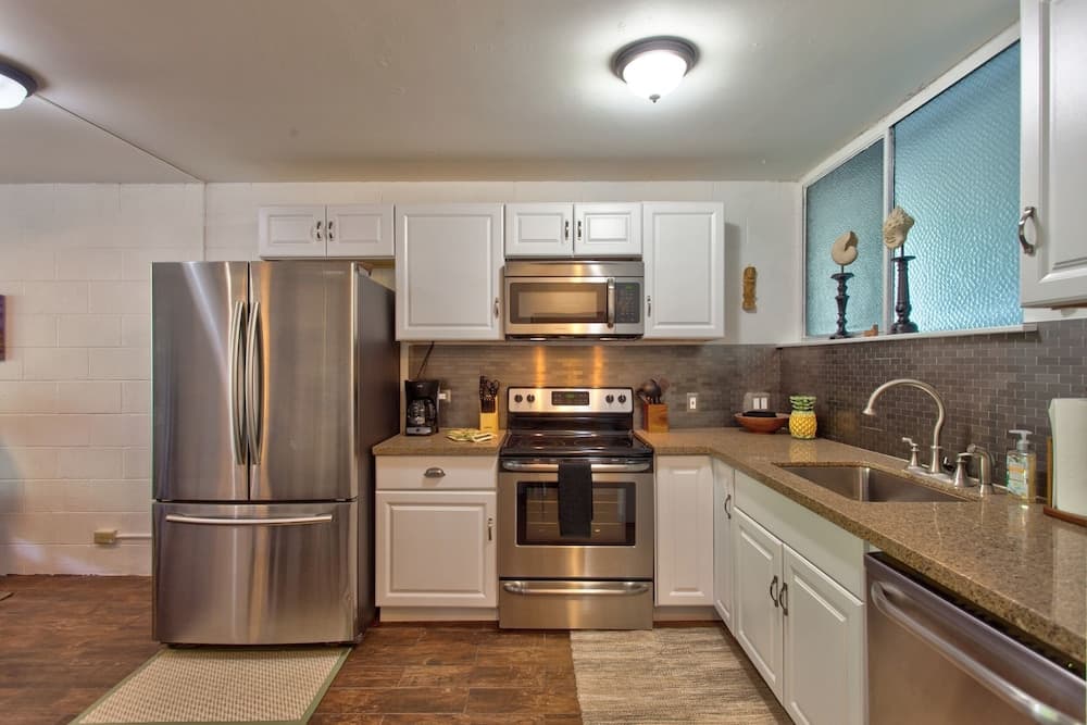 Maluhia Kahakai 2 Bedroom Condo by RedAwning