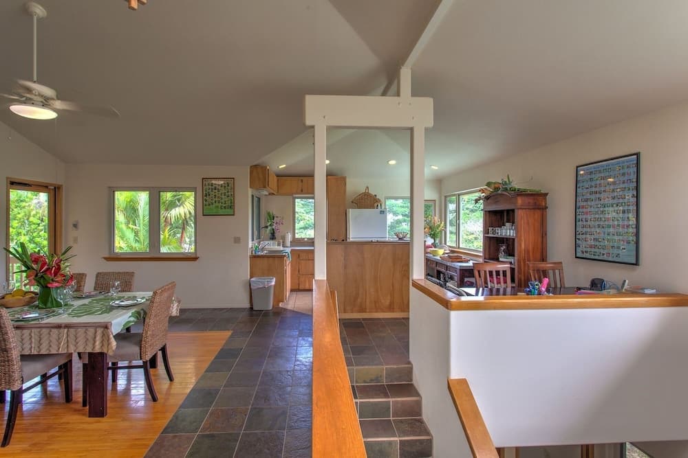 Maluhia Hale 3 Bedroom Home by RedAwning