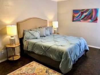 Private Bedroom Suite - Communal House near Integris Private