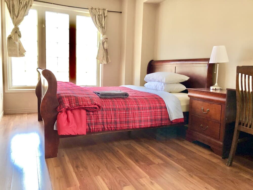 Room around York University Subway