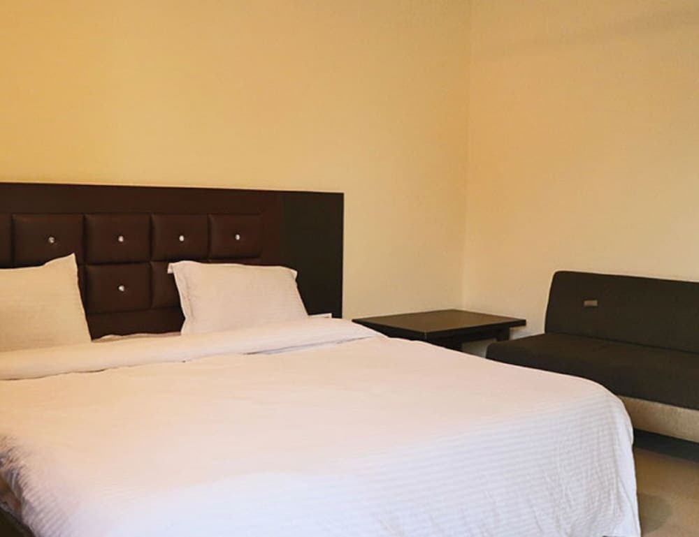 Hotel Mandavgarh Residency