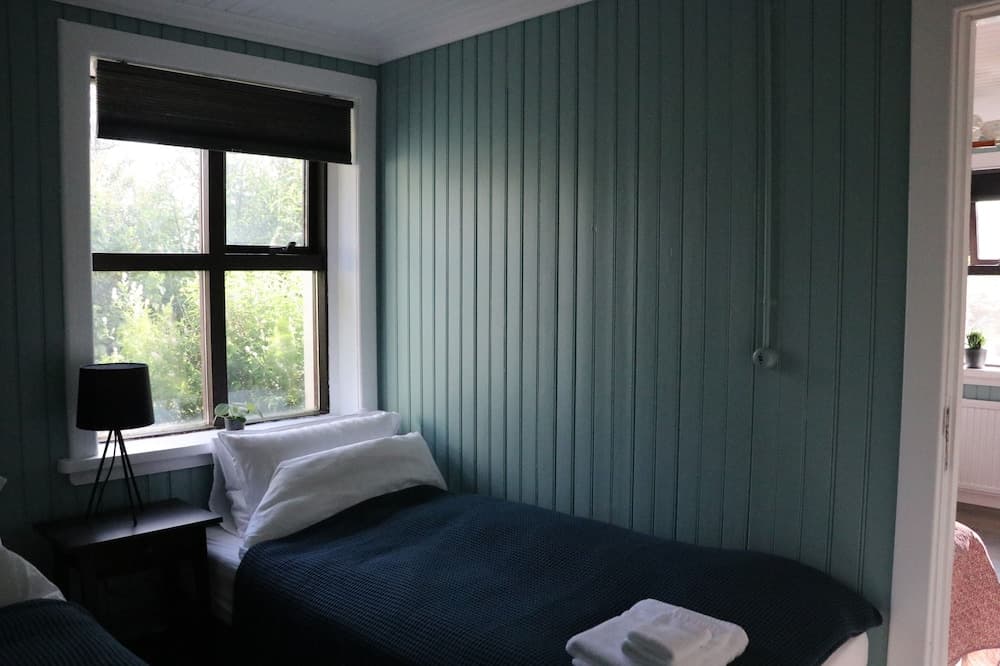 Prestshús 2 Guesthouse