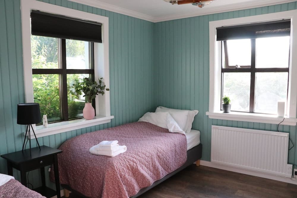 Prestshús 2 Guesthouse