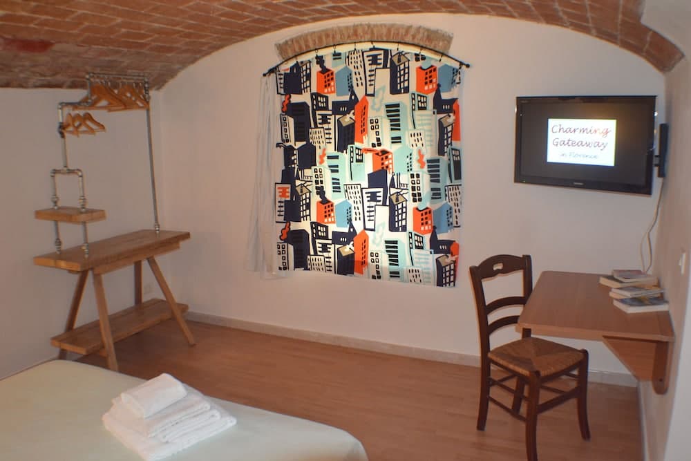 Charming Getaway in Florence.. European University