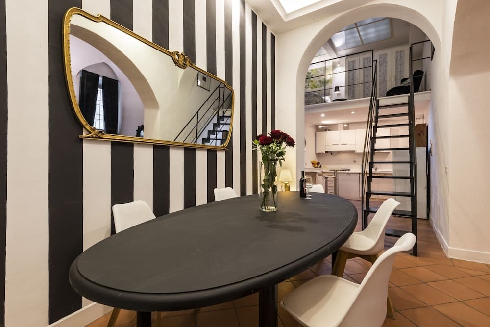 Luxury Large Loft by Dante House, Top Location