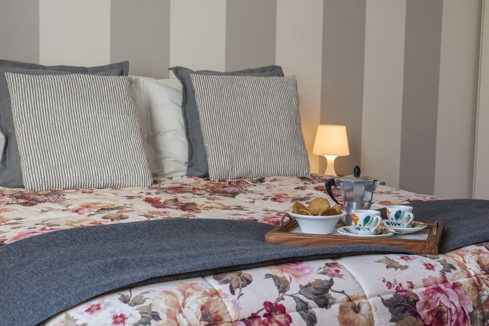 Renovated 19th-Century Apartment in an Authentic Area