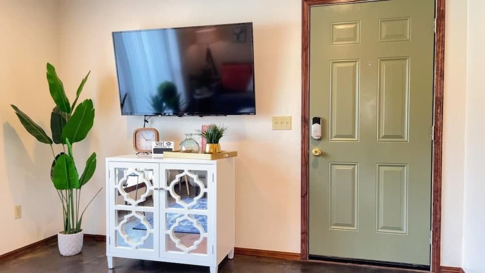 OU-2 Bedroom 1 bath next OU