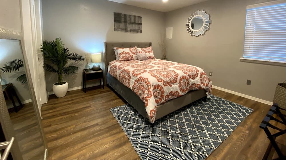 Evie's Campus-close 2 bedroom luxury