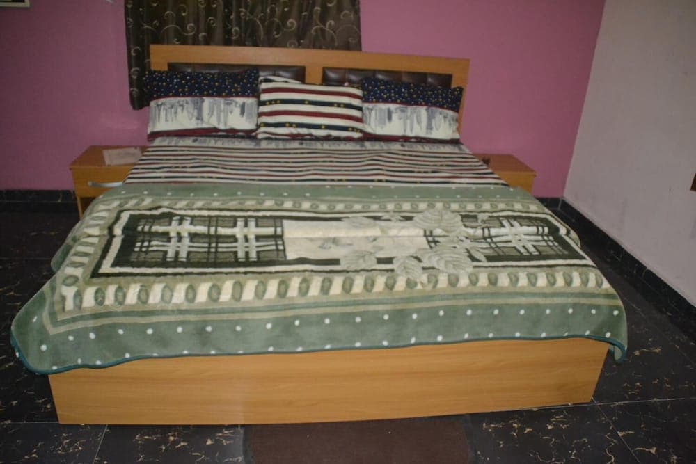 Evaville Hotel N Lounge