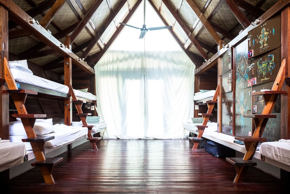 Harana Surf Resort - Hostel