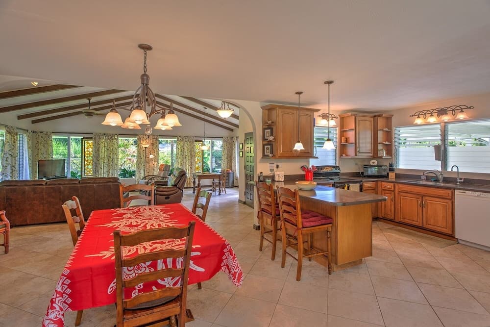 Hale O Nani Mala Pua 3 Bedroom Home by RedAwning