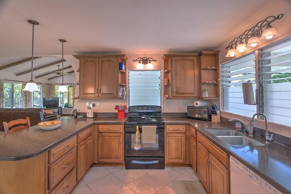 Hale O Nani Mala Pua 3 Bedroom Home by RedAwning