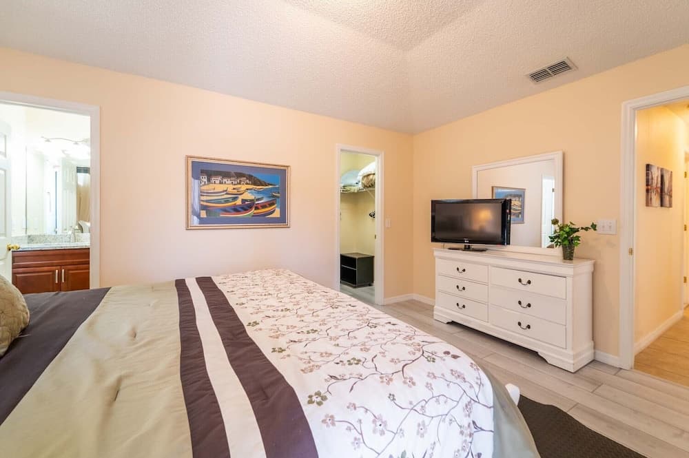 Family-friendly Pool Home Spa Games Room 87217