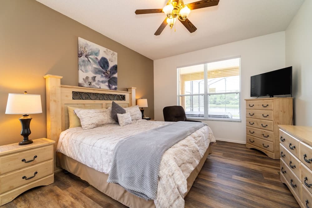 87631 Games Room+2-masters+hottub+water View!