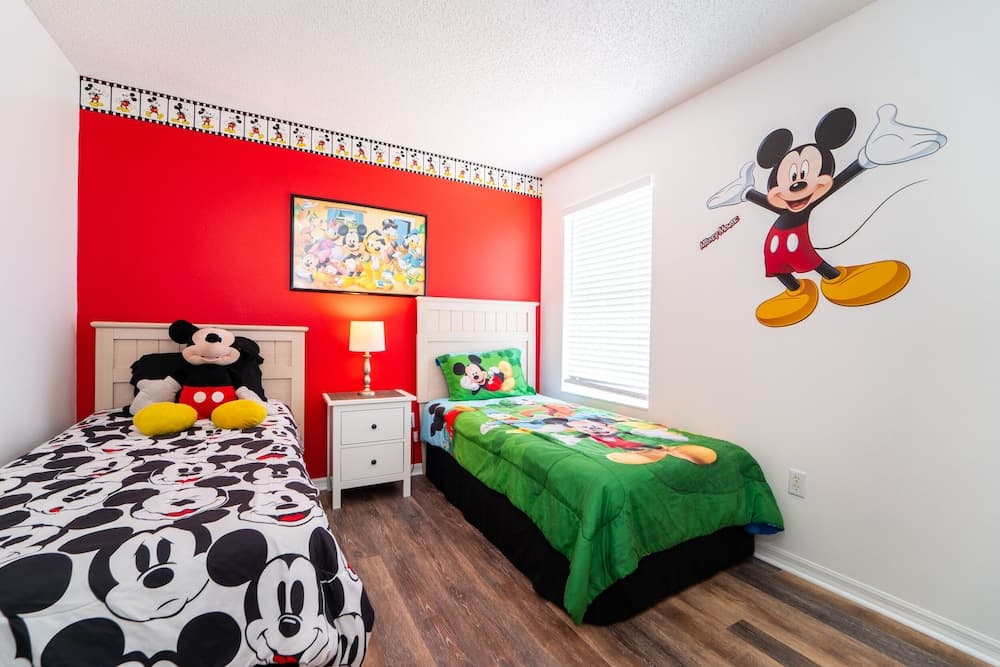 87631 Games Room+2-masters+hottub+water View!