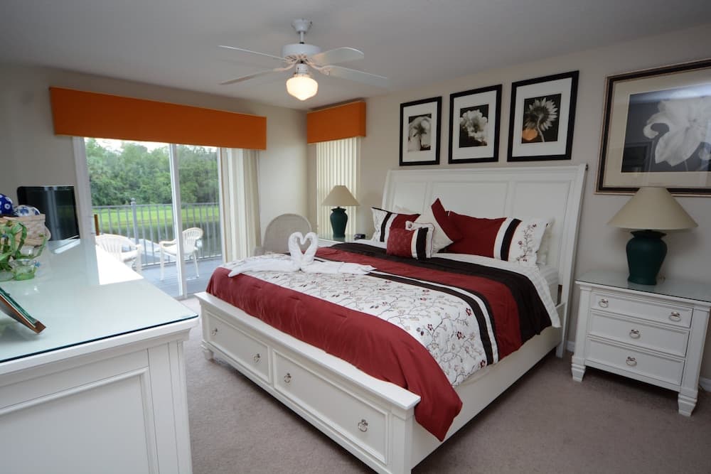 4648 5- Bdrm'slake Views Facing Poolwater View