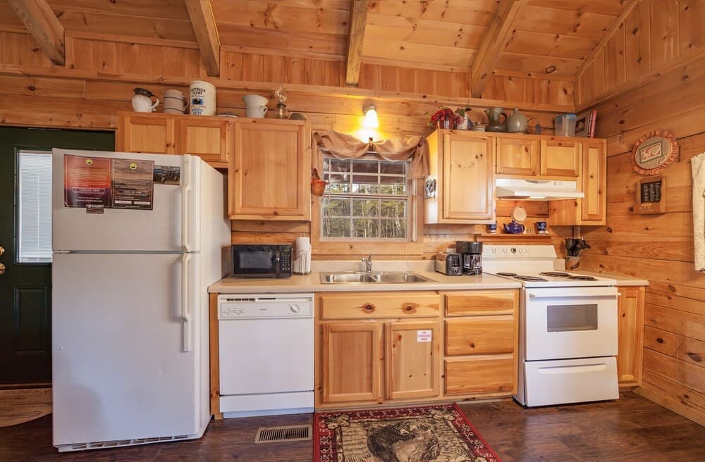 Sleepin' Inn 2 Bedroom Cabin by RedAwning