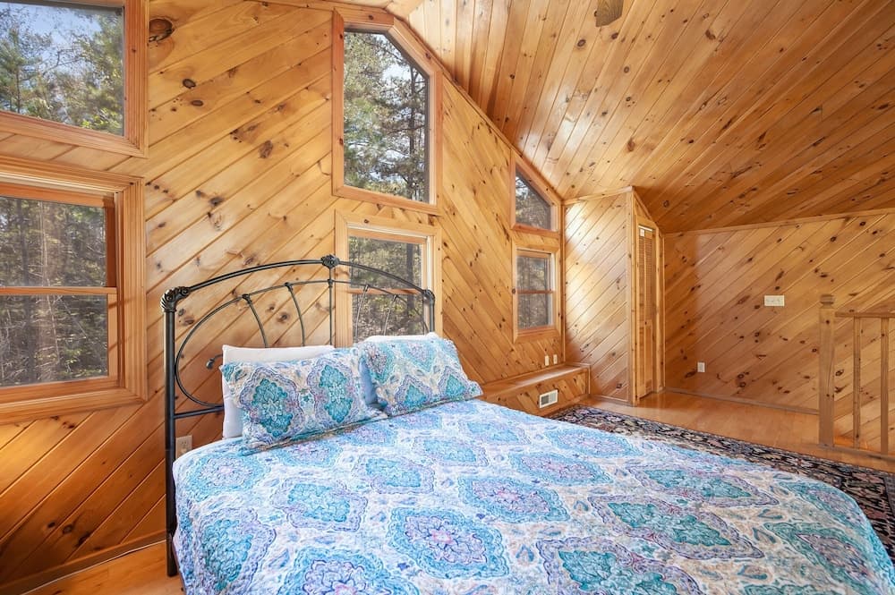 Mountain View Holy Smoky Cabin by RedAwning