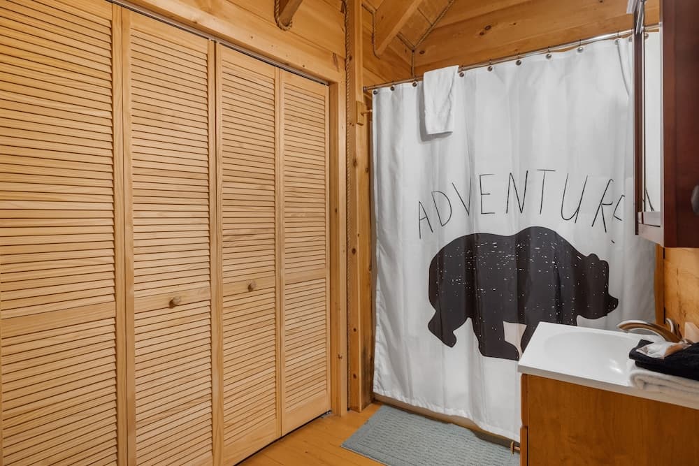 Games With A View 3 Bedroom Cabin by RedAwning