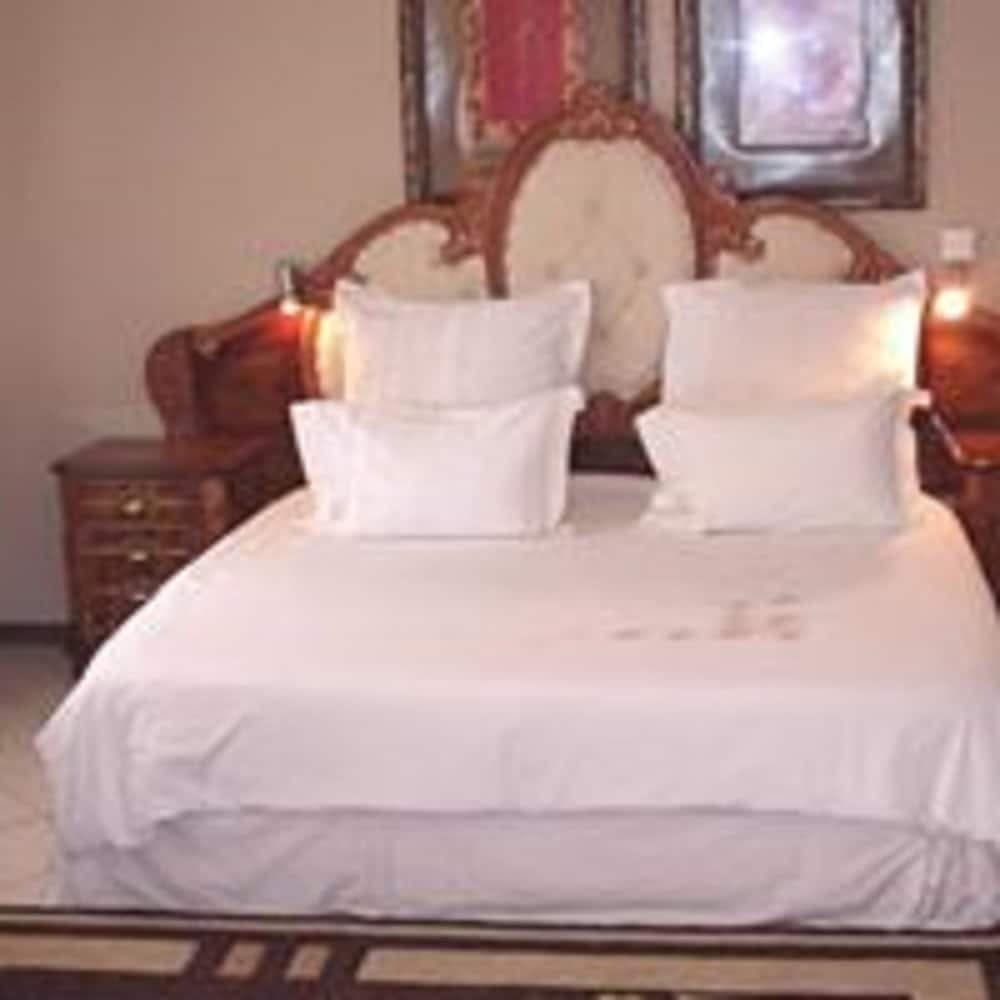 Silverline Guest Lodge