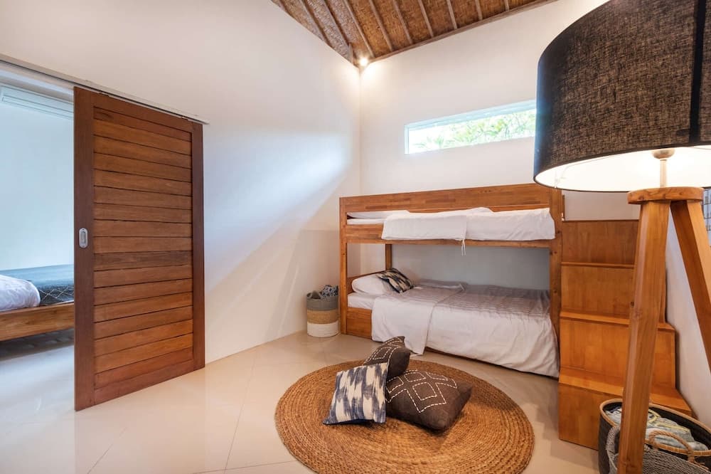 Bali Villa Near the Beach, 2030