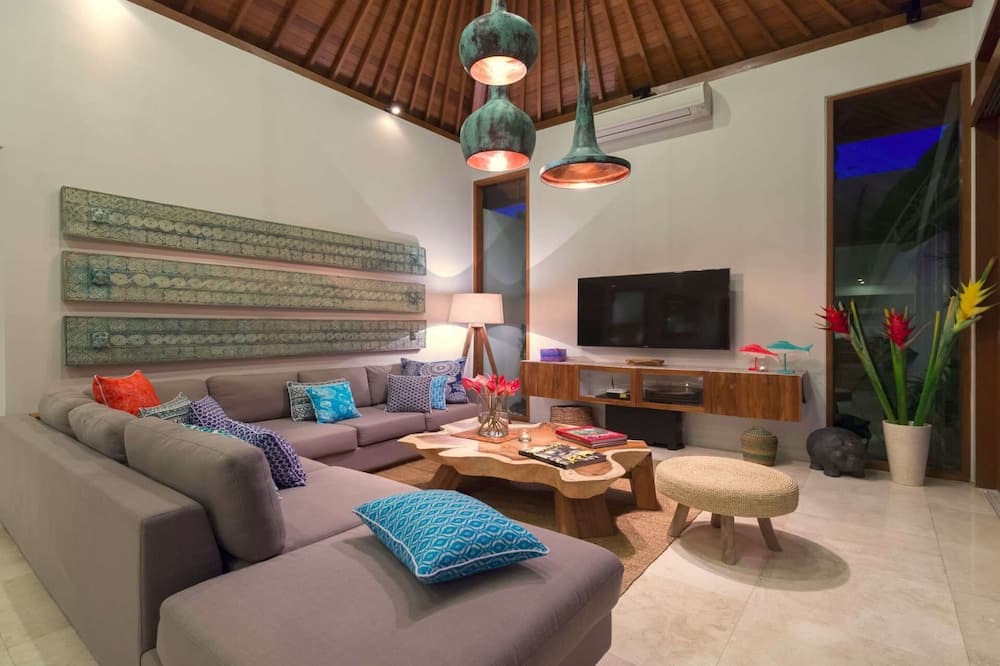 Imagine Your Family Renting a Luxury Holiday Villa Close to Seminyaks Main Attractions, Villa Bali 2043