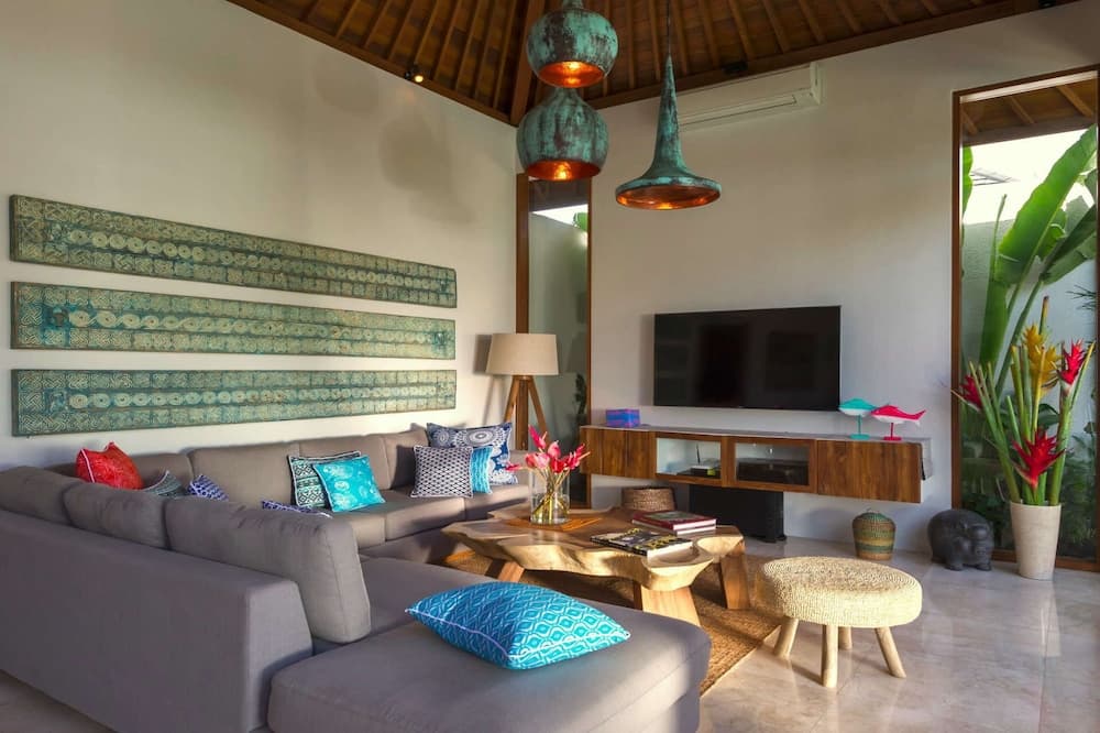 Imagine Your Family Renting a Luxury Holiday Villa Close to Seminyaks Main Attractions, Villa Bali 2043