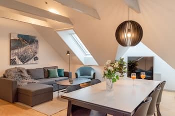 Sanders Boulevard - Cute 2-bdr Apt By the Canal