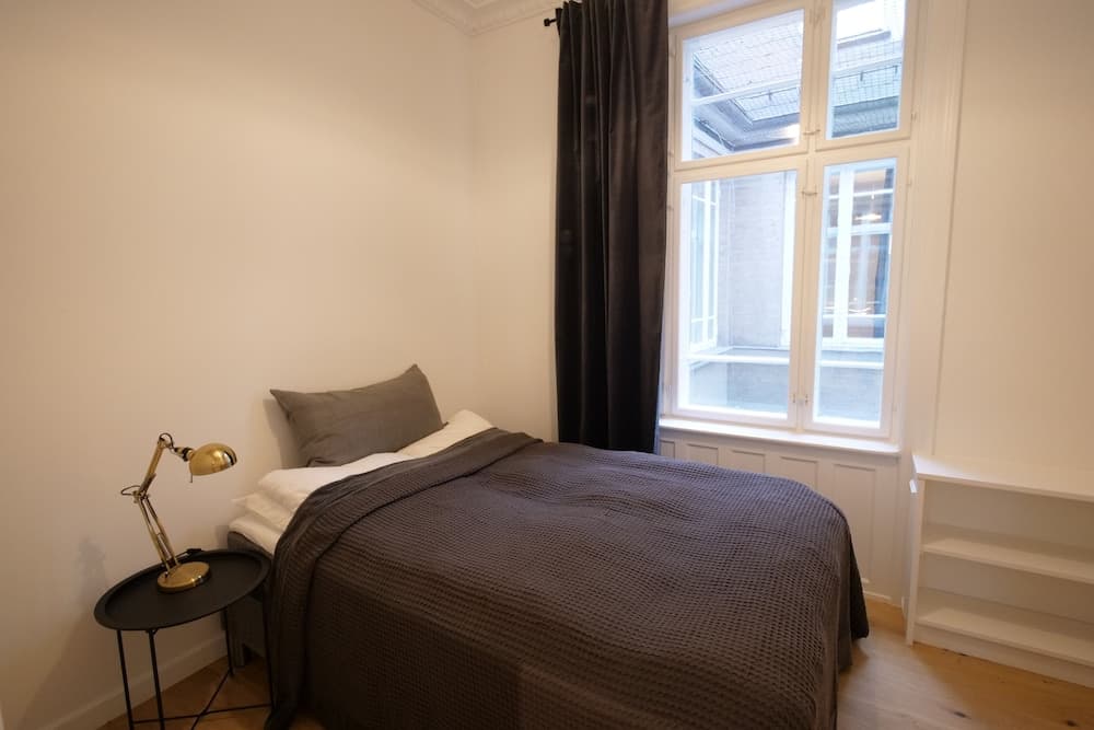 Sanders King - Smart 4-bdr Apt in City Center