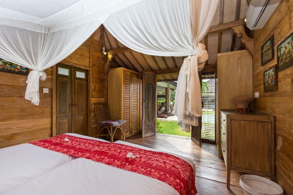 Bali Villa Near the Beach, 2056