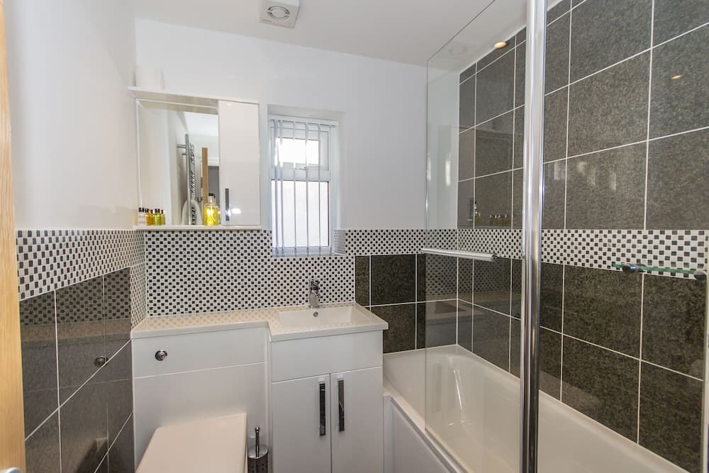 1 Bed- Drake's Den by Pureserviced