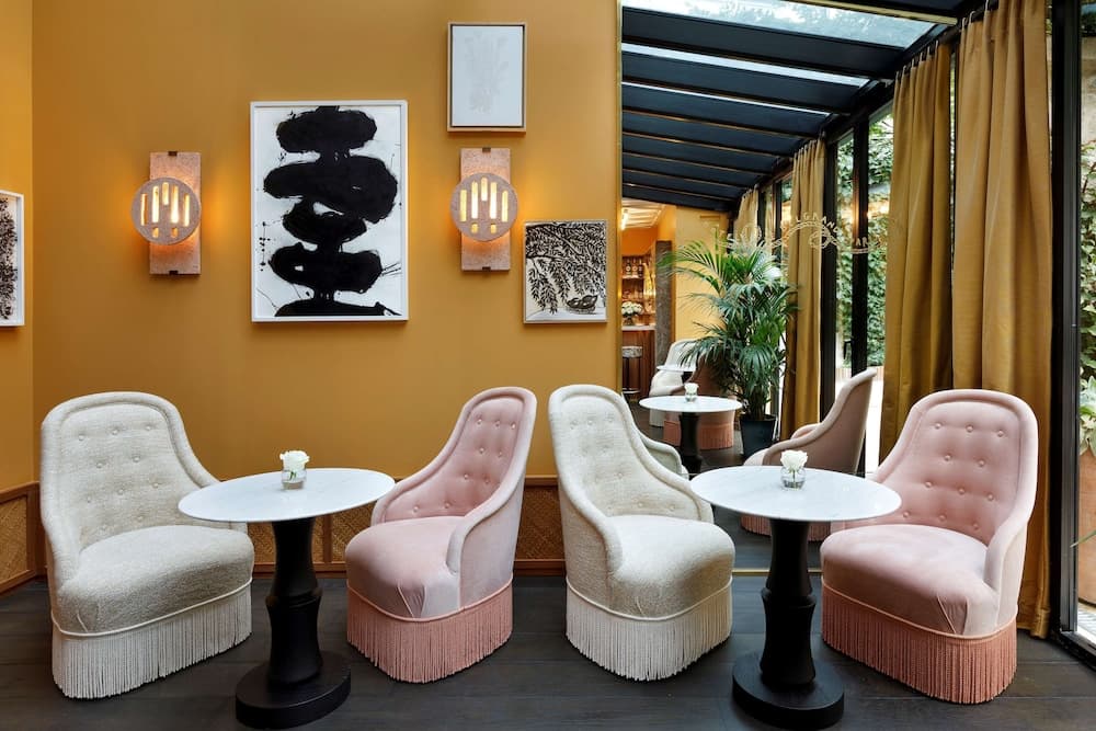 Le Belgrand Hotel Paris Champs Elysees, Tapestry by Hilton