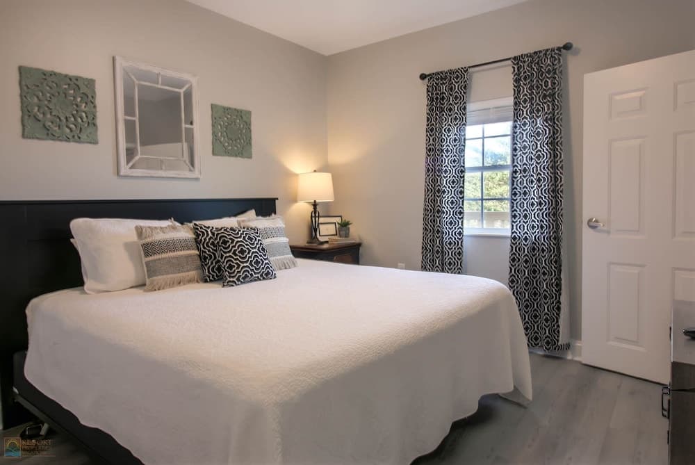 2103 Golf View Towers Lazy Bears Den