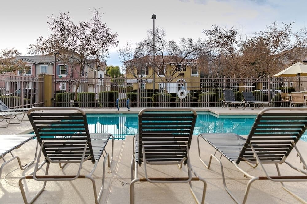 Gilbert Laurel 3 Bedroom Townhouse