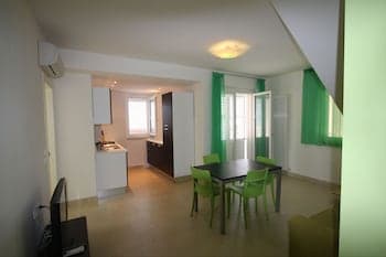 Apartment 20 Meters From The Sea 7 Beds With Small Sea View