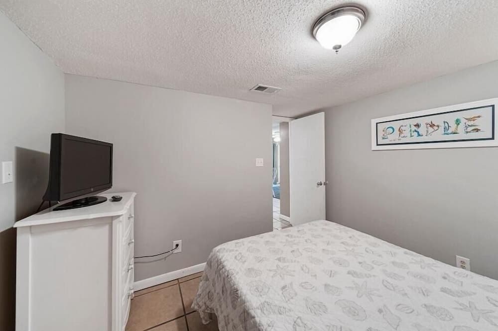 Sugar Beach 257 2 Bedroom Condo by Redawning