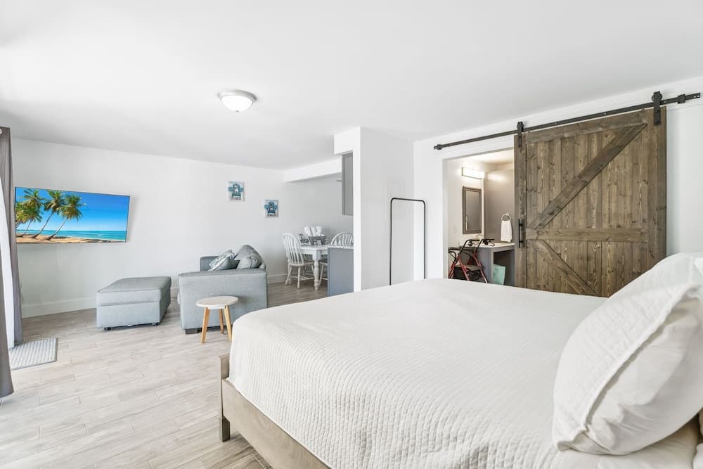 Off the Charts Inn & Out Island Resort