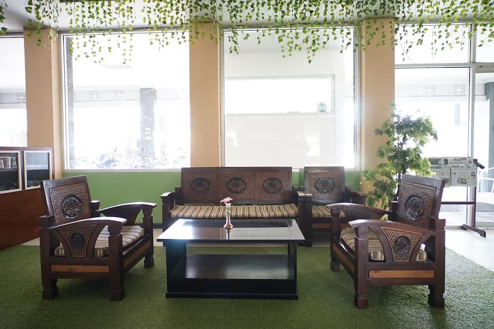 Capital O 2885 Hemra Hotel