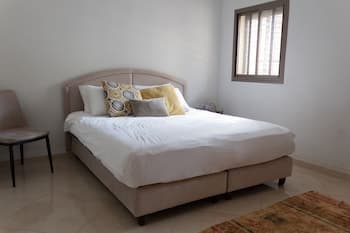 Modern Downtown 3BR by Ahlan Hospitality