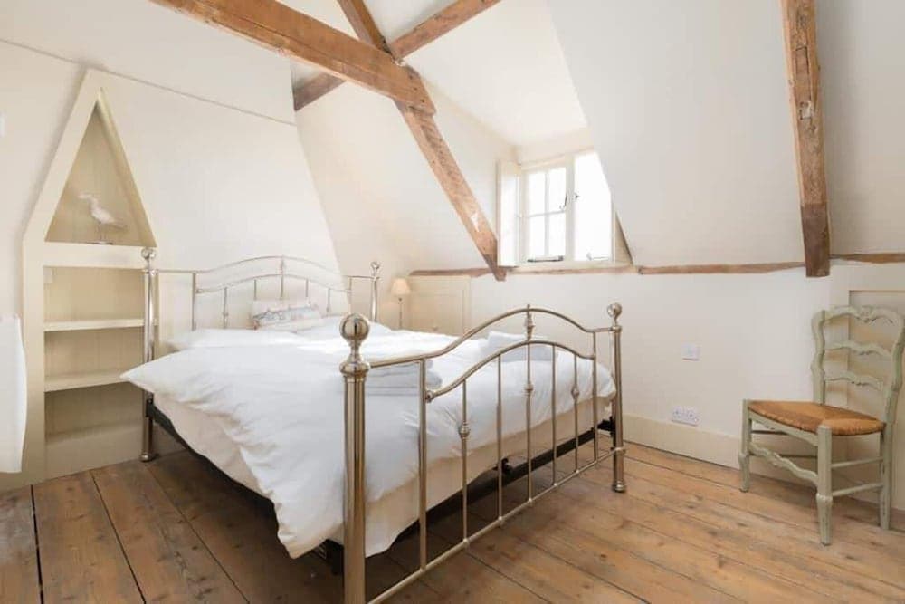 Stunning Driftwood Cottage at Holme-next-the-sea