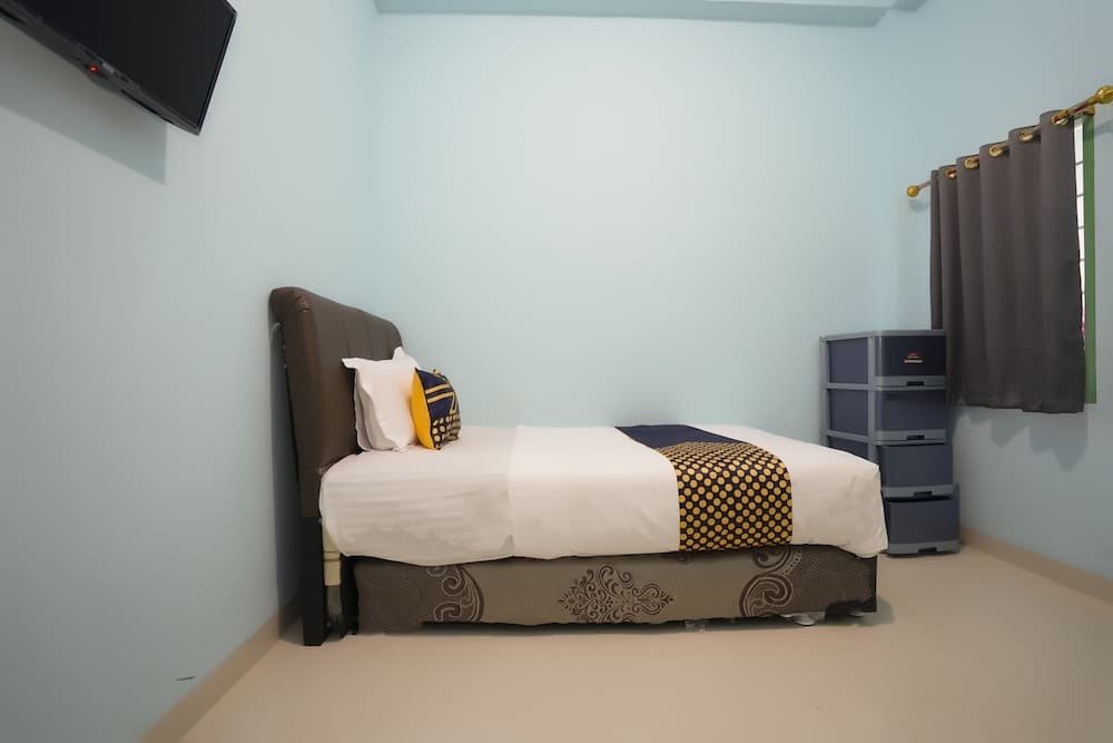 SPOT ON 2738 818 Home Stay