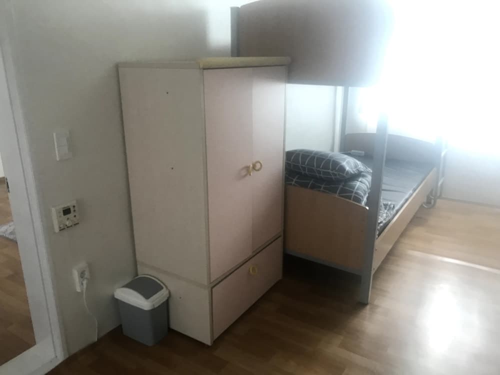 Gwangju Songjeong Station Guesthouse - Hostel